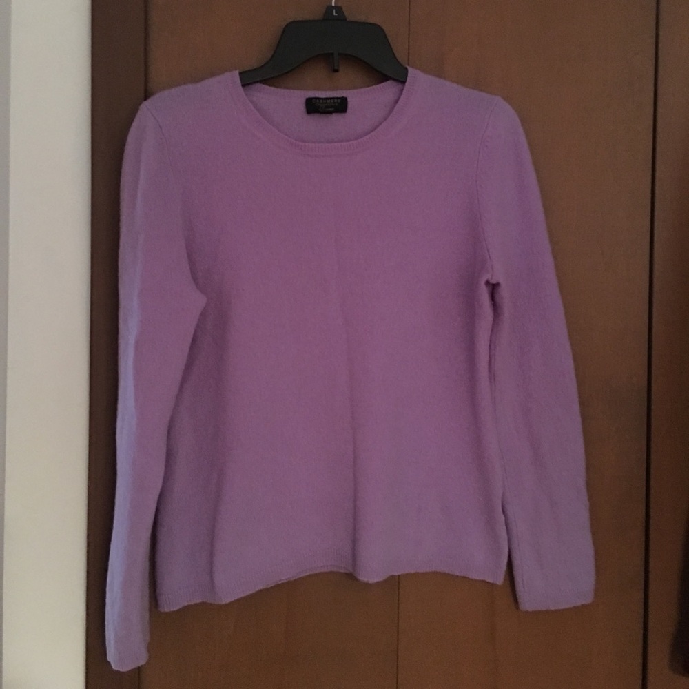 Beautiful cashmere sweater size large, lavender.
